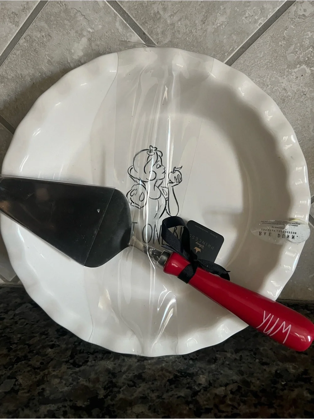 Rae Dunn Red-Handled Pie Server with White Decorative Plate